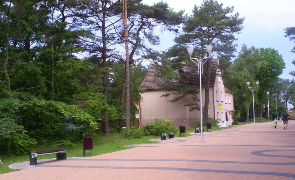 Widok na działkę z ul. Bursztynowej zejście na plażę 4. Pobierowo ul.