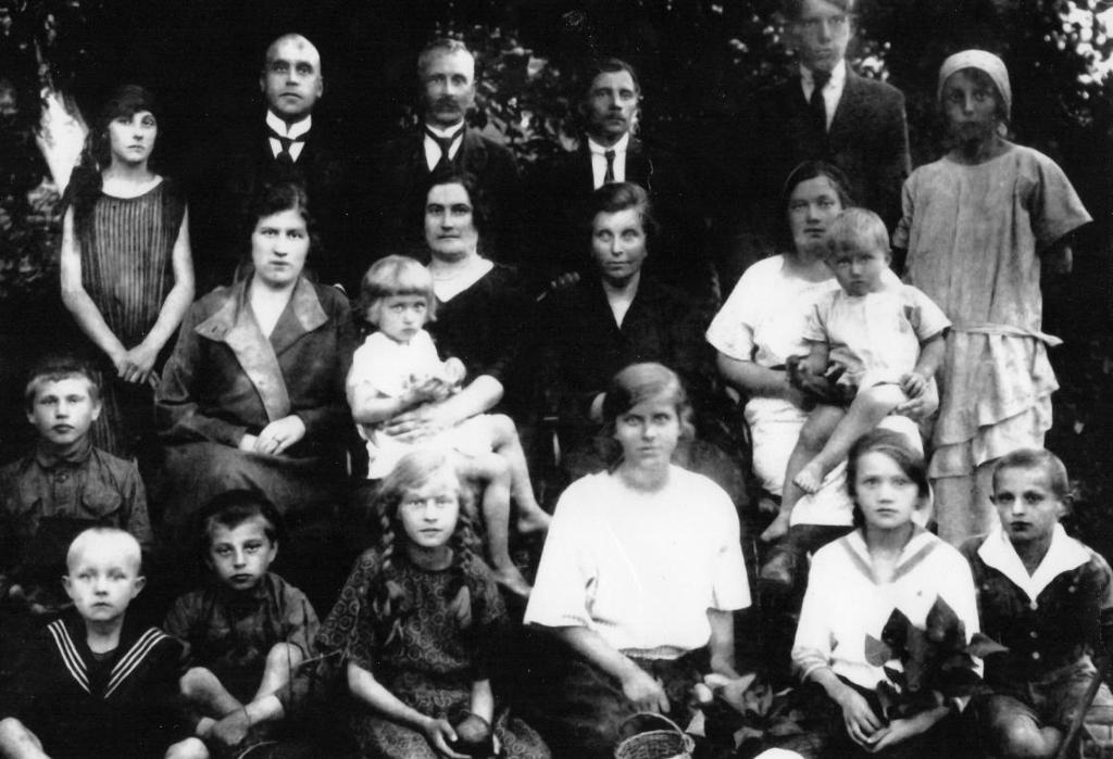 Profesor Tadeusz Fopp stoi w drugim rzędzie, trzeci od lewej (zdjęcie ze zbiorów Grażyny Ode-Zwolińskiej). Zdjęcie 4 Rok 1924, sierpień.