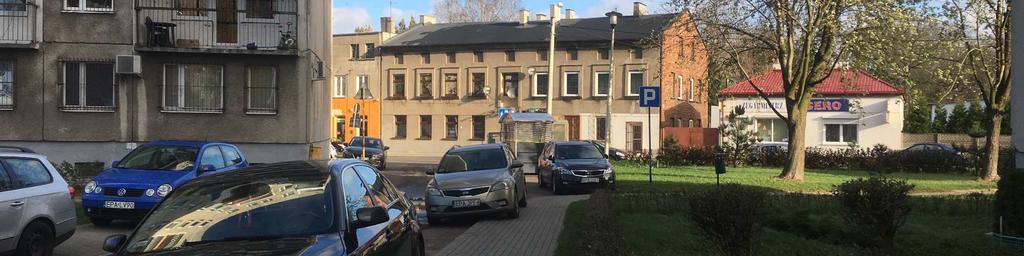 W najbliższej okolicy, przy ulicy Nawrockiego zlokalizowane są przystanki autobusowe wielu linii autobusowych.