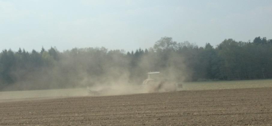 kwarcu i otoczonych ziaren pierwotnych minerałów skałotwórczych, a frakcja pyłu składa się przede wszystkim z ziarenek kwarcu i krzemionki.
