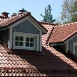 Rodzaje pokryć dachowych Na rynku mamy wiele materiałów, z których wykonać można pokrycia dachowe.