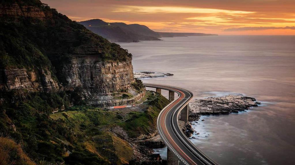 Dzień 11 JERVIS BAY - SYDNEY (ok. 200km) noc na campingu pod Sydney Ostatni dzień naszego road tripu to przejazd sławnym mostem Sea Cliff Bridge, który wije sie 680 m nad Oceanem, pomiędzy klifami.