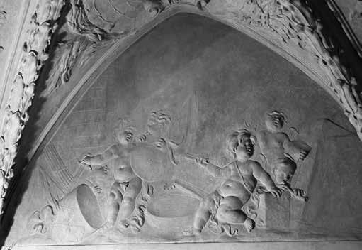 Można jednakże wskazać na podobieństwo układu popiersia do motywu znanego z dekoracji salonu w pałacu Pod Krzysztofory.