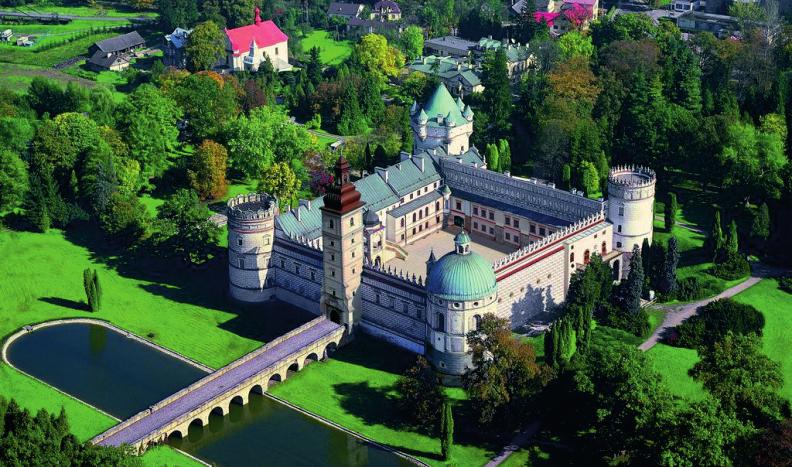 obiadokolacje, wstęp do parku i zamku w Krasiczynie Możliwość realizacji dodatkowych świadczeń np.