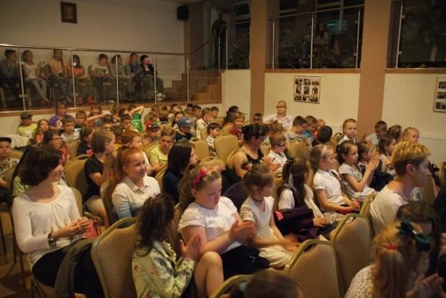 Na koniec spotkania zaproszeni goście oraz uczniowie obejrzeli wystawę prac wykonanych podczas zajęć z psychoedukacji.