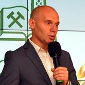 zaangażowanych we wspólną pracę.