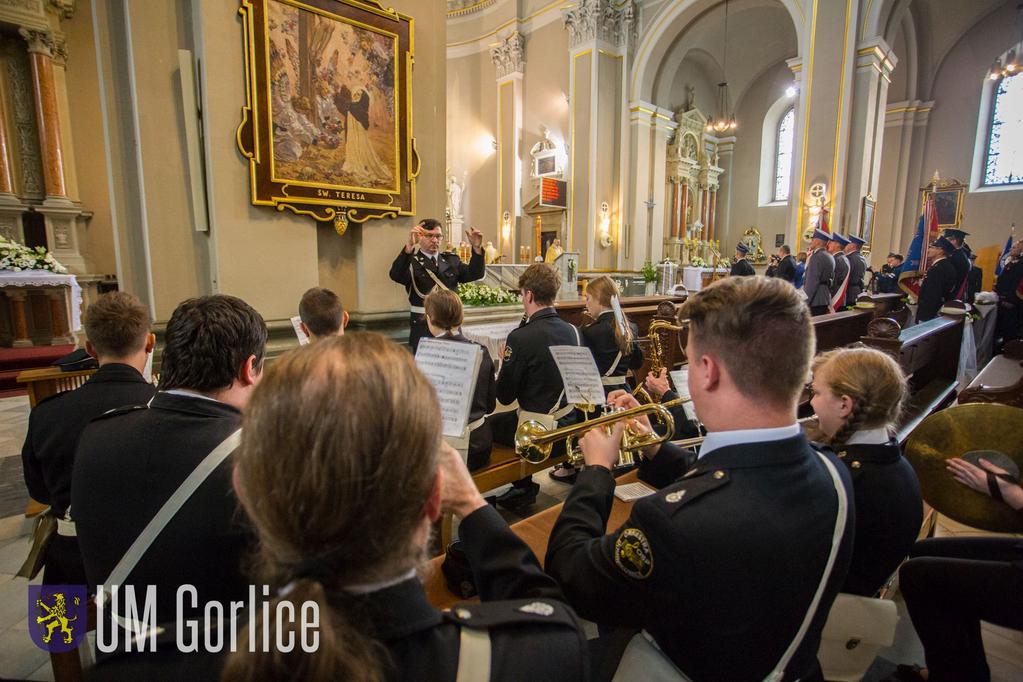 Po wysłuchaniu hymnu państwowego w wykonaniu Orkiestry Dętej OSP Dominikowice oraz hejnału