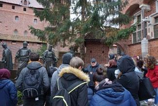 za granicą. W trakcie wycieczki, młodzież Polonijna z Włoch, Francji, Ukrainy