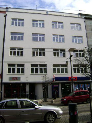 Remont elewacji frontowej wraz z balkonami oraz renowacja portalu, ul. Świętojańskiej 87.