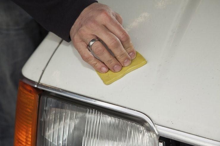 Zadanie 12. Spoiwem stosowanym w materiałach ściernych nie jest Zadanie 13. A. kauczuk. B. kalafonia. C. klej kostny. D. żywica fenolowo-formaldehydowa.