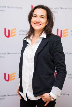 dr hab. Małgorzata Pięta Kanurska, prof. UE 1. Kapitał kreatywny w metropoliach 2. Biznes w sektorze kreatywnym 3. Smart cities miasto przyszłości 4. Partycypacja społeczna w zarządzaniu miastem 5.