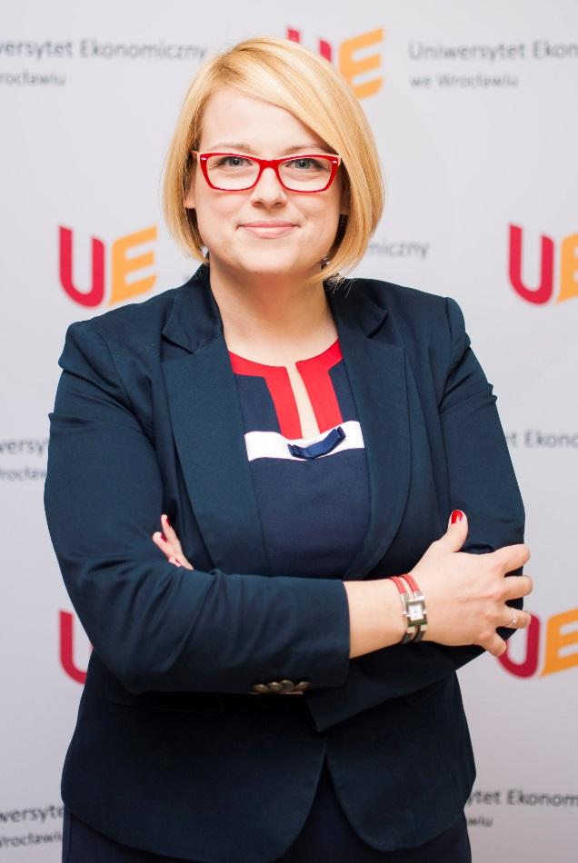 dr Anna H. Jankowiak 1. Biznes międzynarodowy 2. Korporacje transnarodowe we współczesnej gospodarce światowej 3. Przepływy kapitałowe w globalnej gospodarce 4. Bezpośrednie inwestycje zagraniczne 5.