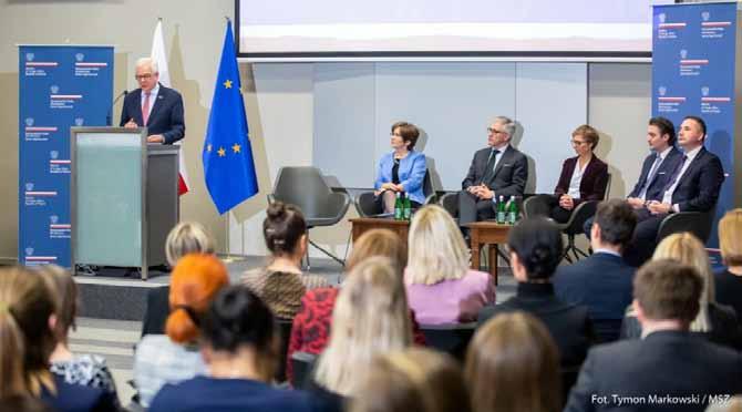 Podsumowanie trzech lat pracy Ministerstwa Spraw Zagranicznych 7 grudnia br., podczas spotkania z cyklu #PracaDlaPolski, które odbyło się w auli Krajowej Szkoły Administracji Publicznej im.