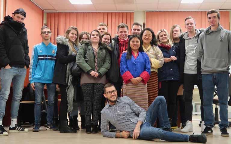 WYDARZENIA Z REGIONU Wizyta naukowców z Royal Thimphu College w Bhutanie na UWM w Olsztynie Z inicjatywy dr Szymona Żylińskiego, z Instytutu Dziennikarstwa i Komunikacji Społecznej, Uniwersytet