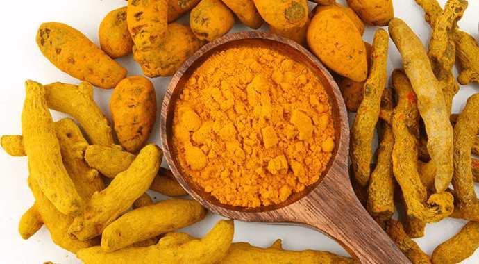 Hindusi przyprawiają nim curry i rozmaite ciastka, a Arabowie kawę. Kurkuma Jest tropikalną rośliną z rodziny imbirowatych.