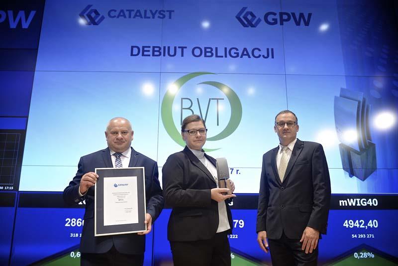 oraz bankowe. Taki stan rzeczy wynika ze specyfiki obsługi tych ostatnich.
