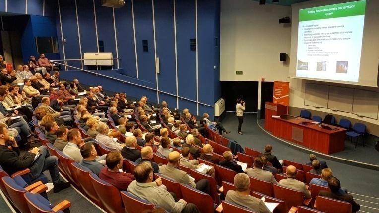 Rzepakowa konferencja w Opolu 12 grudnia r. w Opolu miała miejsce konferencja dla producentów rzepaku, w której wzięło udział ok. 150 plantatorów.