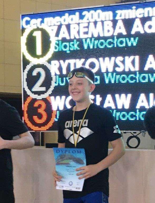 Wiktor Staszak UKS Delfinek Legnica 536 pkt FINA 5.