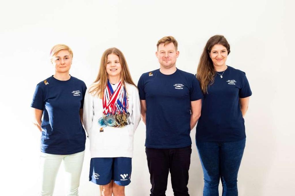 Mosiak Atol Maciej Lipiec (12 lat) Tamara Jach (12 lat) Liwia Bawolska (12 lat w towarzystwie trenerów UKS Koral