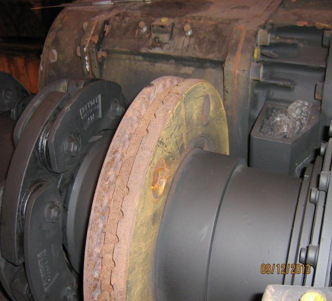 3. DANE TECHNICZNE TARCZY WÓZKA NAPĘDOWEGO: Średnica zewnętrzna Średnica wewnętrzna Grubość tarczy hamulcowej a) WYMAGANIA TECHNICZNE - 380 0,5 mm, - 214 mm, - 20,5 mm, - Tarcza musi posiadać trwałe