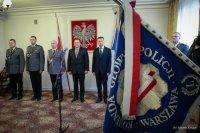 społecznego, o ogromnej odpowiedzialności za bezpieczeństwo Polaków i tych, którzy przybywają do Polski jako goście. O czekających Policję zadaniach powiedział: - Przed nami bardzo trudne wyzwania.