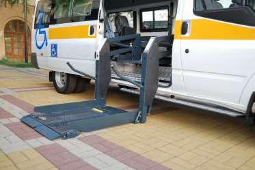 wsiadania i wysiadania z tego pojazdu, w szczególności pasażerów na wózkach inwalidzkich. 1.