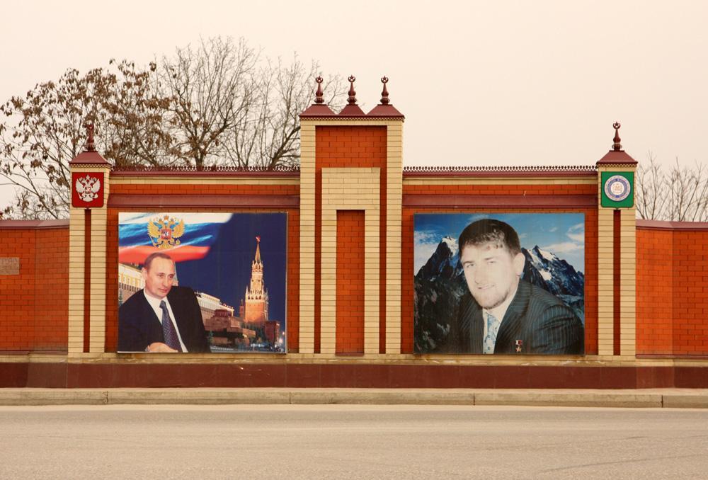 SYTUACJA POLITYCZNA I JEJ PRZEJAWY W ŻYCIU CODZIENNYM PRZYCZYNY NIESTABILNEJ SYTUACJI Dagestan, Czeczenia i Inguszetia to trzy republiki Federacji Rosyjskiej, w których sytuacja jest najbardziej