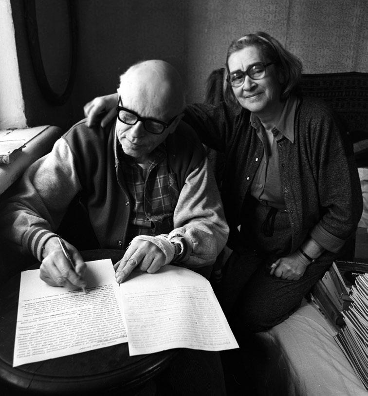 Andriej Sacharow z żoną Jeleną Bonner Yury Rost Zdjęcie na okładce EU 2017 EP/AP Images/Ariana Cubillos Print: ISBN 978-92-846-1875-0 doi:10.