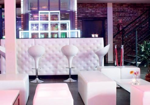 Meble Eventowe LOUNGETIME to synteza elegancji, stylu i oryginalności.
