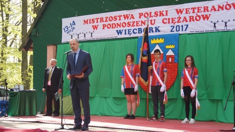 +90 50-54 Podrzut 55 +0 Krystyna Puzio 93,40 65 Olsztyn +90 50-54 Dwubój 96 +0 Krystyna Puzio 93,40 65 Olsztyn 63 40-44 Rwanie 50 +0 Monika Hadryś 57,50 77 Poznań 63 40-44 Podrzut 60 +0 Monika Hadryś