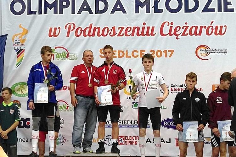 105 Patryk Bareja 94,10 01 Feniks Siedlce 281 121 160 319,0 +105 Olaf Pasikowski 118,60 01 Gryf Bujny 285 131 154 299,7 Open Bartłomiej Adamus 84,10 00 Opocznianka Opoczno 320 143 177 381,9 Rekordy