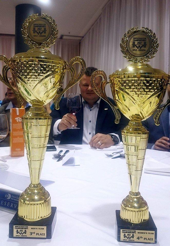 97 Mistrzostwa Europy Elite 1-8 kwietnia 2017 Split, Chorwacja ( 7 zawodników ) Kat. Zawodnik Waga Ur. Klub 2-bój Rw. Po. Miejsce Pkt 56 Dominik Kozłowski 55,75 93 Zawisza Bydgosz.