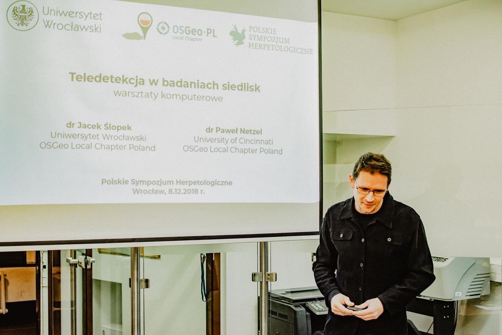 W ramach Sympozjum w laboratorium komputerowym ZGK odbyły się warsztaty Teledetekcja w badaniach siedlisk, które prowadził dr Jacek Ślopek (ZGK UWr, OSGeo Local Chapter Poland) oraz dr Paweł Netzel