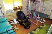 41 miejsc w pokojach z pełnym węzłem sanitarnym; zabiegi: diadynamik, stymat, masaż wirowy stóp i rąk, kinezyterapia, UGUL, inhalacje, gimnastyka zbiorowa i indywidualna, hipoterapia, masaże, sollux,