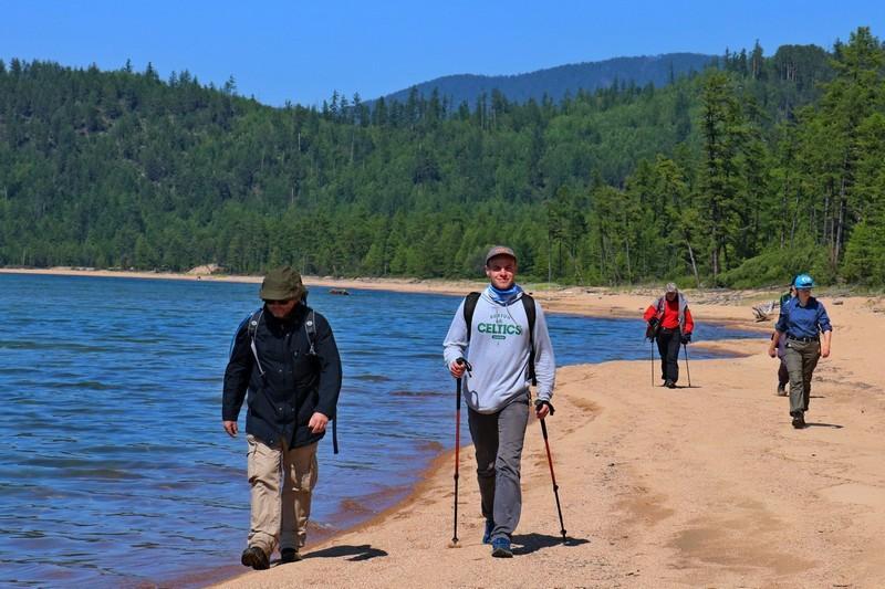 2. POGODA Lato na Syberii jest krótkie i upalne. Temperatury w ciągu dnia czasem przekraczają 30 C, za to nocą w niektórych miejscach mogą spadać do ok. 10 C.