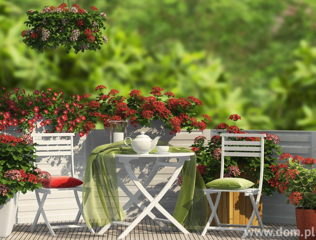 Estetycznie i komfortowo urządzony balkon, nawet o najmniejszej powierzchni, to gwarancja relaksu przez cały sezon.