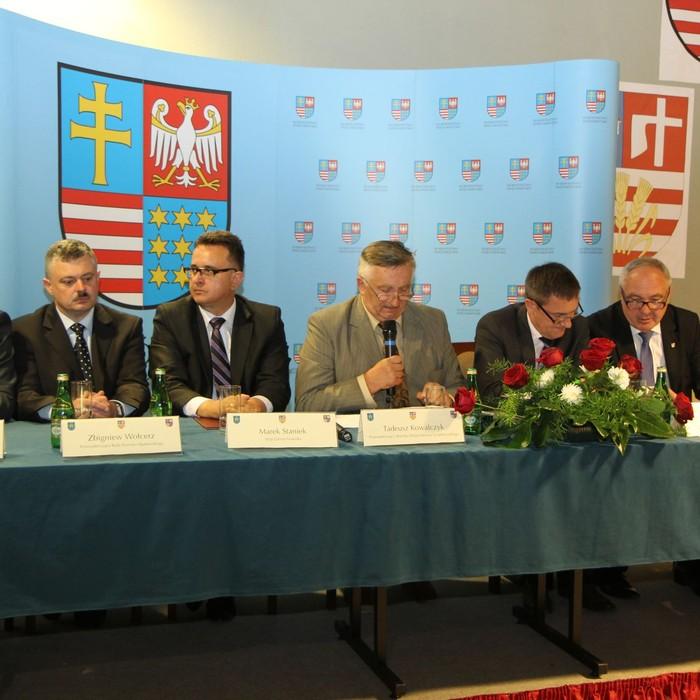 Wspólna sesja w Ujeździe 1 26 maja 2014 Wspólna sesja w Ujeździe W malowniczej scenerii zrewitalizowanego Zamku