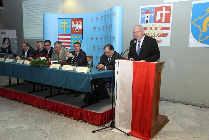 Liczymy również na dalszy rozwój idei samorządności oraz aktywny udział obywateli w życiu społecznym, kulturalnym i gospodarczym.