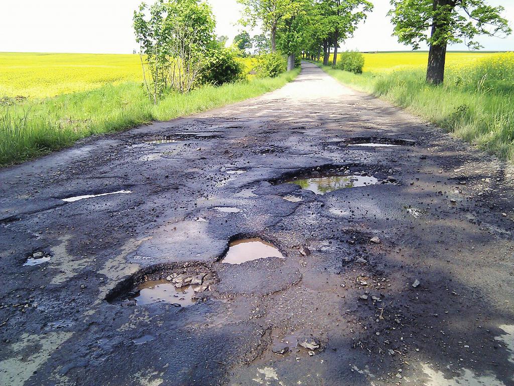 Obwodnica to priorytet, 3 choć mniejszych spraw też nie brakuje Liczba mieszkańców Dywit rośnie bardzo szybko, a że większość mieszkańców gminy dojeżdża do pracy w Olsztynie, stanie w korkach jest