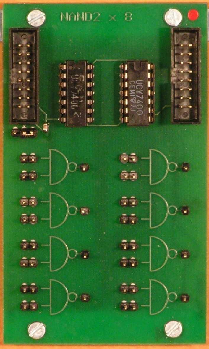 SML3 październik 2008 79 370_NAND2x8 Moduł dwuwejściowych bramek NAND Opis ogólny Moduł 370_NAND2x8 zawiera osiem 2-wejściowych bramek.