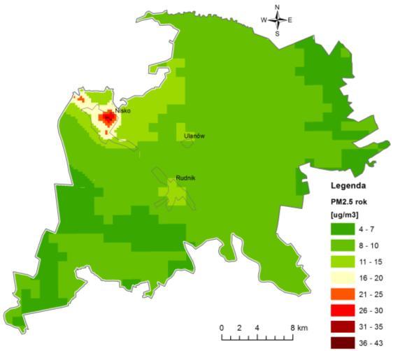 Rys. 2.14. Rozkład stężeń średniorocznych pyłu PM2,5 na terenie powiatu niżańskiego w 2015 r. - wyniki modelowania [1], [13] Rys. 2.15. Obszar przekroczenia poziomu dopuszczalnego pyłu PM2,5 na terenie powiatu niżańskiego w 2015 r.