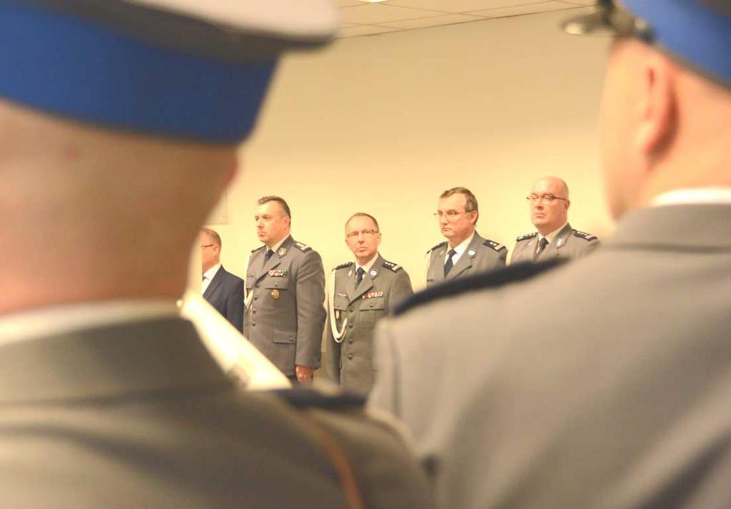 STRONA 2 W Komendzie Wojewódzkiej Policji zs. w Radomiu, 4 stycznia, odbyło się uroczyste pożegnanie inspektora Marka Świszcza.