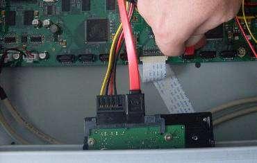 przewodu SATA. Operacje 1 6 powtórz dla pozostałych HDD.