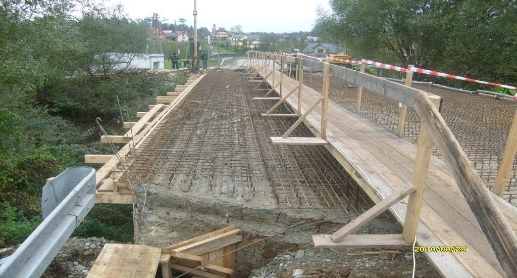 Roboty obejmowały przebudowę czterech mostów na terenie Powiatu Nowotarskiego. W gminie Łapsze Niżne objęte inwestycją były dwa mosty do przebudowy.