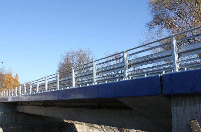 fot. Obiekt mostowy po odbudowie Odbudowa mostu na rzece Raba