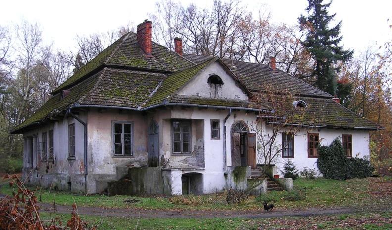 Fotografie obiektów architektonicznych z terenu gminy Drużbice wpisanych do rejestru