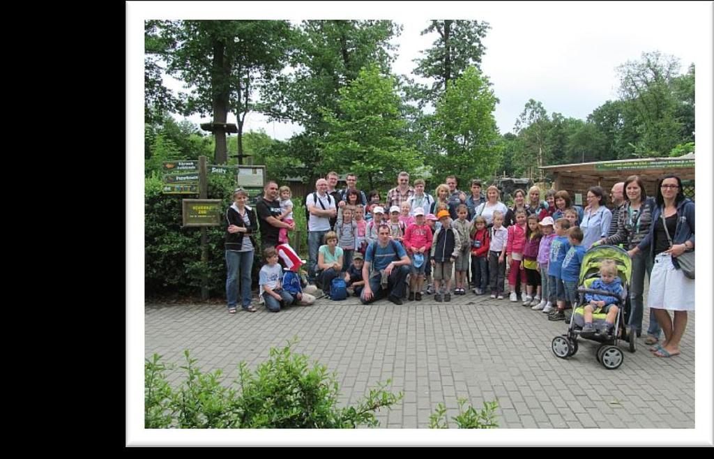 Radzionkoie Dnia 9 czerca 2012r. dzieci raz z ychoacą i rodzicami yruszyły na PIERWSZĄ RODZINNĄ ycieczkę do opolskiego ZOO. Pogoda nas nie zaiodła, a humory dopisyały.