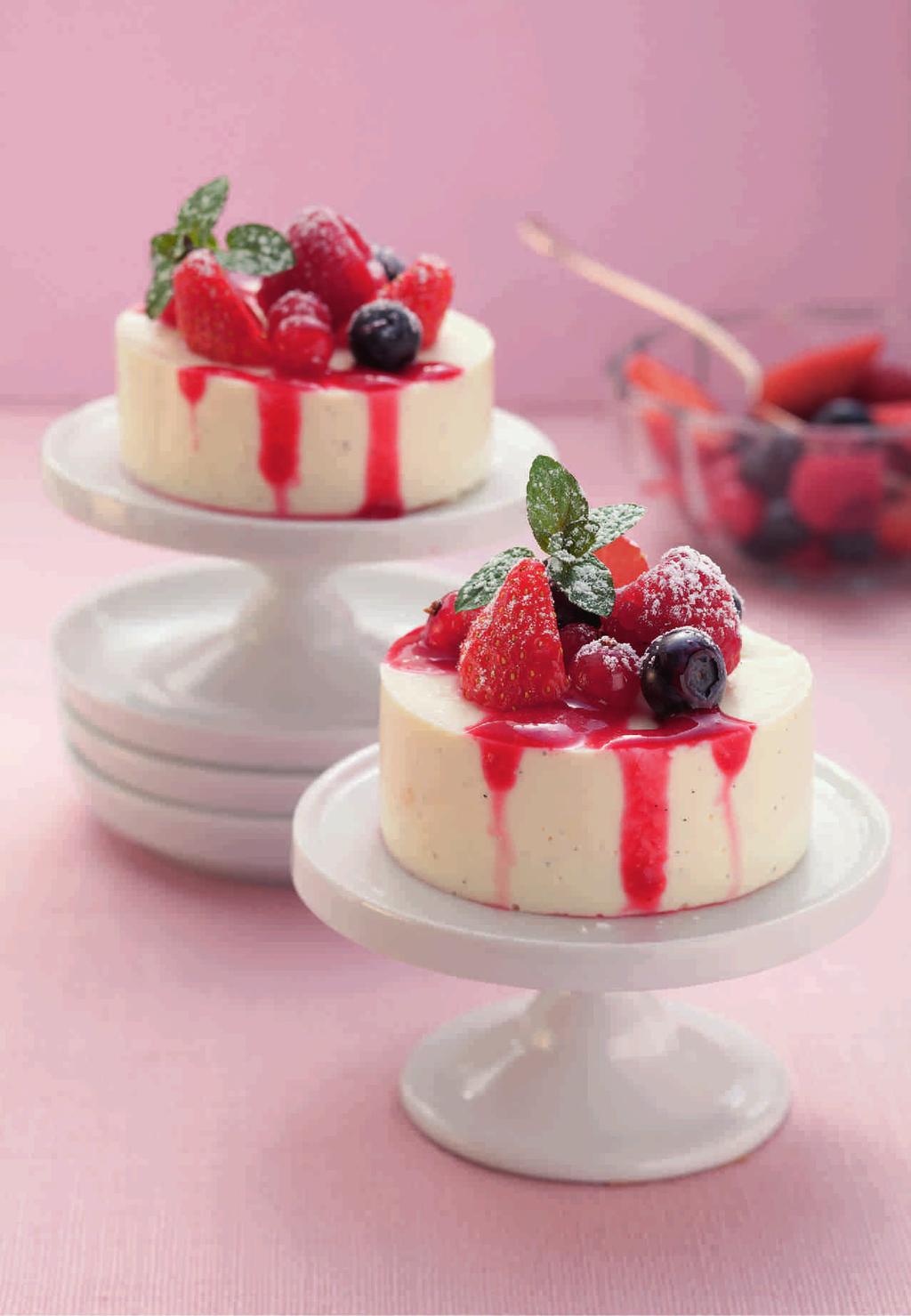 Minipanacotta > > > > > > > > > > > > > > > > > > > 4 płaty żelatyny 400 g śmietany 30% 60 g cukru pudru 1 łyżka cukru waniliowego 250 g twarogu 20% 1 Żelatynę pozostawić do napęcznienia w dużej