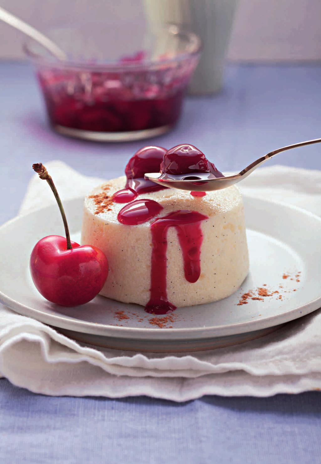 Grysikowy pudding z gorącymi wiśniami o o o o o o o o o o o o o o o o o o o o o o o o o o o o o o o o o o o o o o o o o Pudding grysikowy: 500 ml mleka 1 kawałek skórki z cytryny wielkości kciuka 1/2