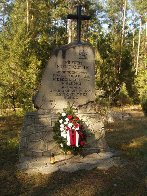 więźniów, ani jaki był ich późniejszy los. O to, by fakt istnienia obozu został zapomniany, dbały przez całe lata władze komunistyczne, zakazując okolicznym mieszkańcom składania tam kwiatów.